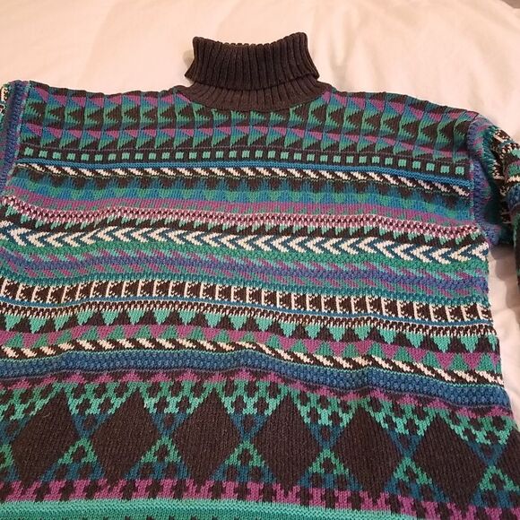 SWEATER!!!! LIKE NEW!!!  GORGEOUS!!!  PURCHASED IN UPSCALE BOUTIQUE IN ASPEN!!! - Picture 13 of 14